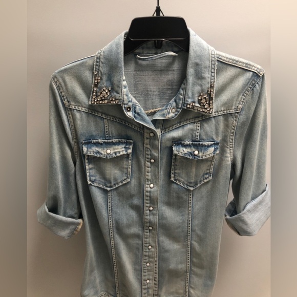 Rhinestone & Studs Denim Shirt! Pearlize snap front! 2 pockets! 3/4 sleeve! S/M - Picture 7 of 15